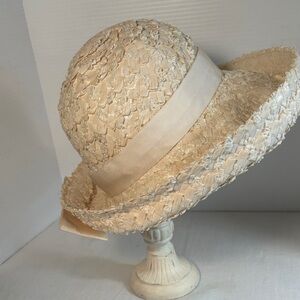 Vintage Union Made Creamy White Woven Raffia Hat